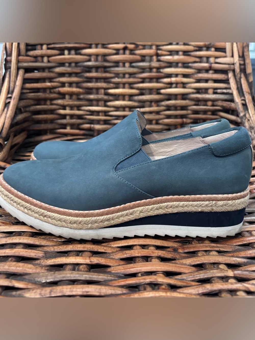 Kenneth Cole Leather Teal Slip-On Espadrille Platform In size 7